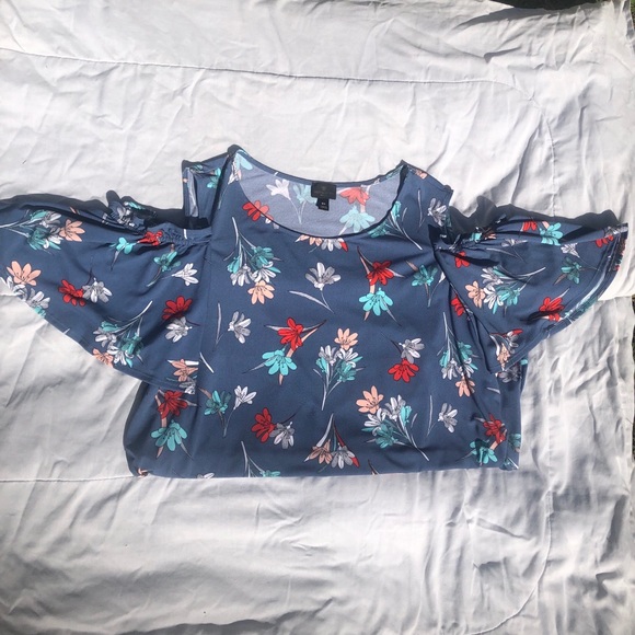 Floral top - Picture 2 of 3